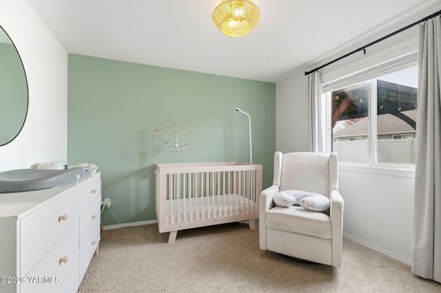 506 Cascade Ave, Moxee, WA 98936