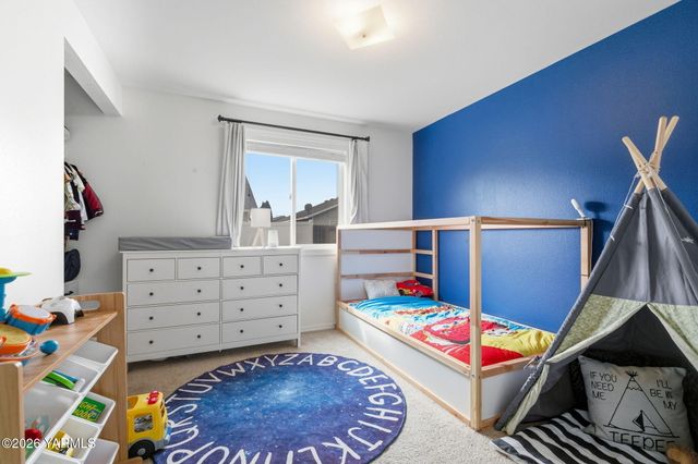 506 Cascade Ave, Moxee, WA 98936