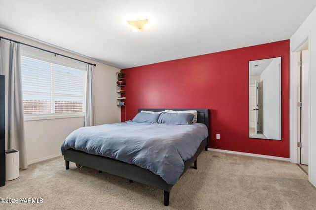 506 Cascade Ave, Moxee, WA 98936