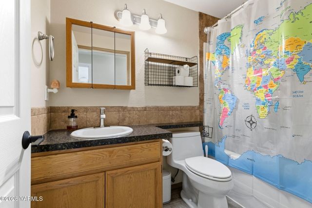 506 Cascade Ave, Moxee, WA 98936