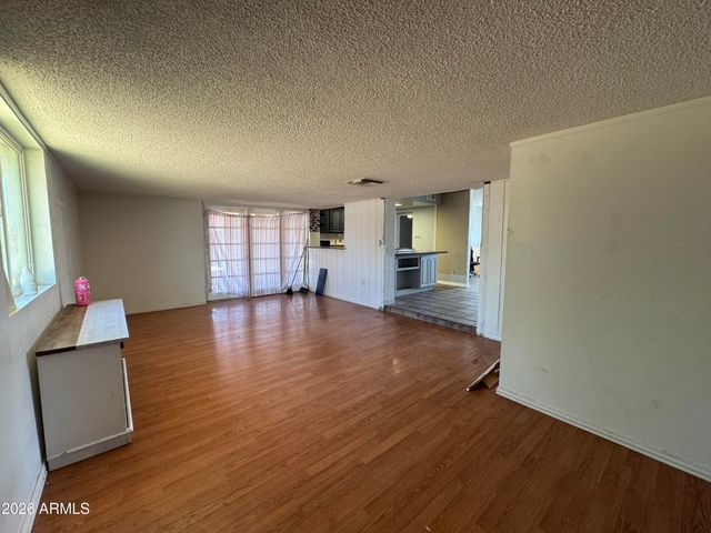 8428 W GLENROSA Avenue, Phoenix, AZ 85037