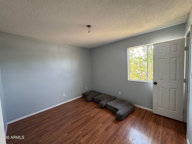 8428 W GLENROSA Avenue, Phoenix, AZ 85037