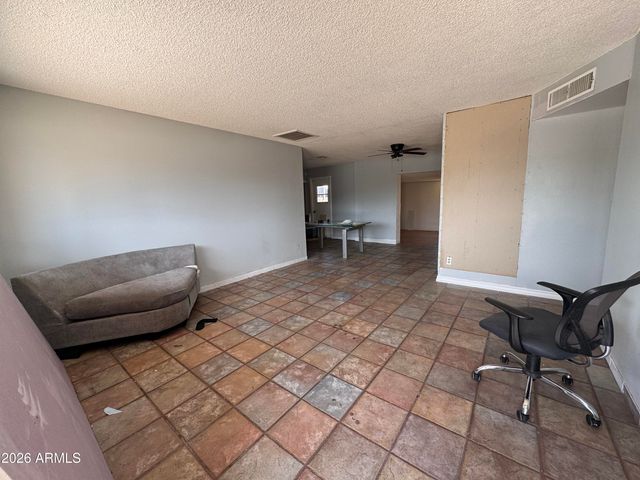 8428 W GLENROSA Avenue, Phoenix, AZ 85037