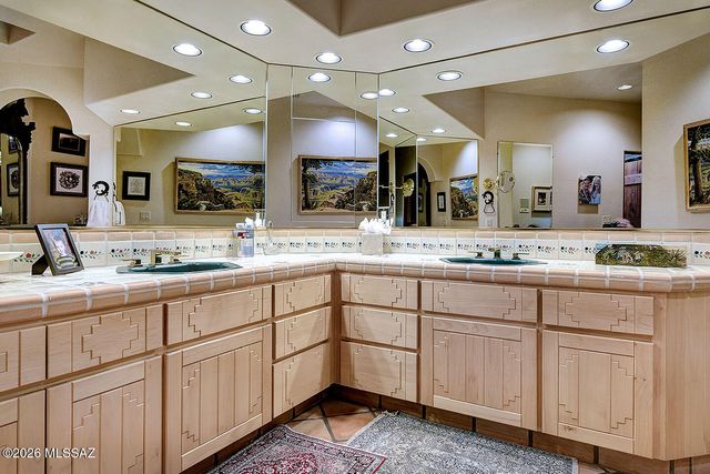 6080 N Paseo Valdear, Tucson, AZ 85750