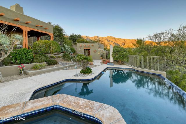 6080 N Paseo Valdear, Tucson, AZ 85750