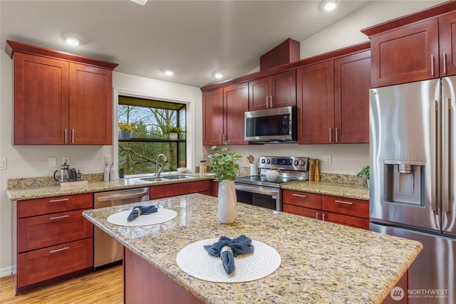 4225 SW 337th Place, Federal Way, WA 98023