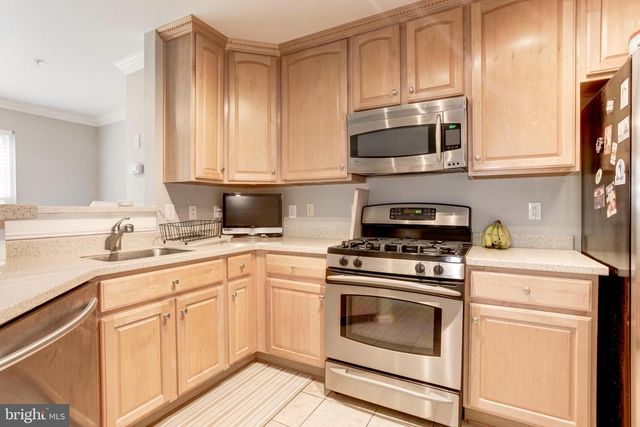 12852 FAIR BRIAR LN, Fairfax, VA 22033