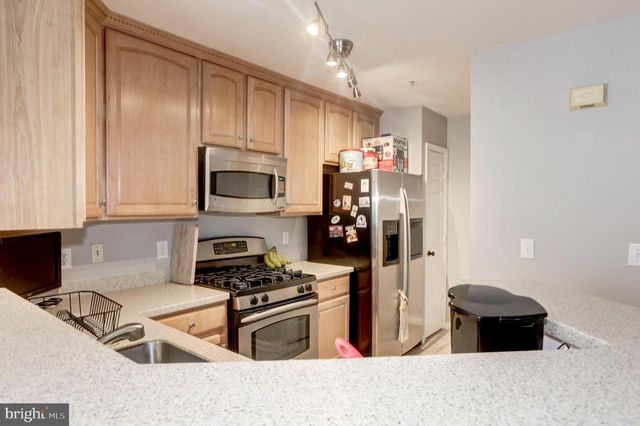 12852 FAIR BRIAR LN, Fairfax, VA 22033