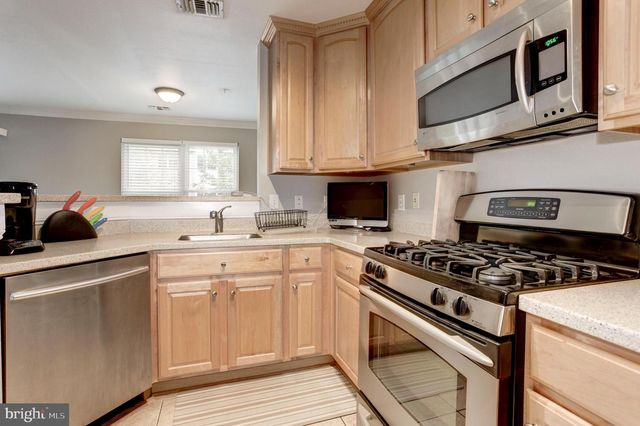12852 FAIR BRIAR LN, Fairfax, VA 22033