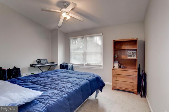 12852 FAIR BRIAR LN, Fairfax, VA 22033