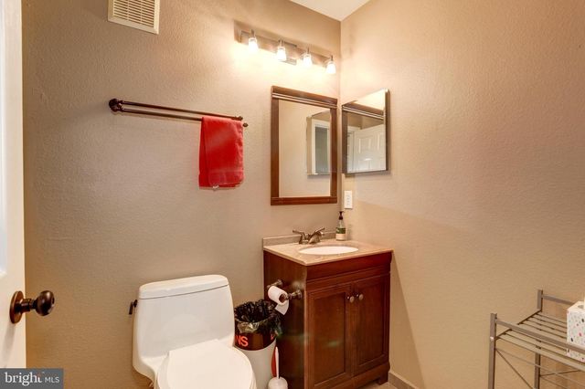 12852 FAIR BRIAR LN, Fairfax, VA 22033