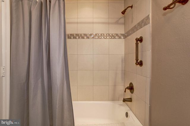 12852 FAIR BRIAR LN, Fairfax, VA 22033