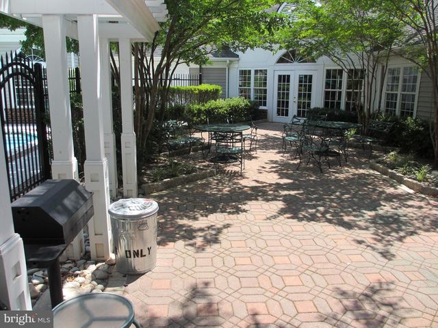 12852 FAIR BRIAR LN, Fairfax, VA 22033