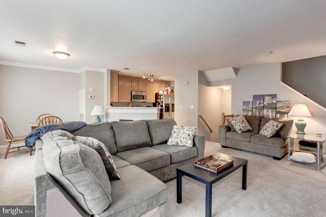12852 FAIR BRIAR LN, Fairfax, VA 22033