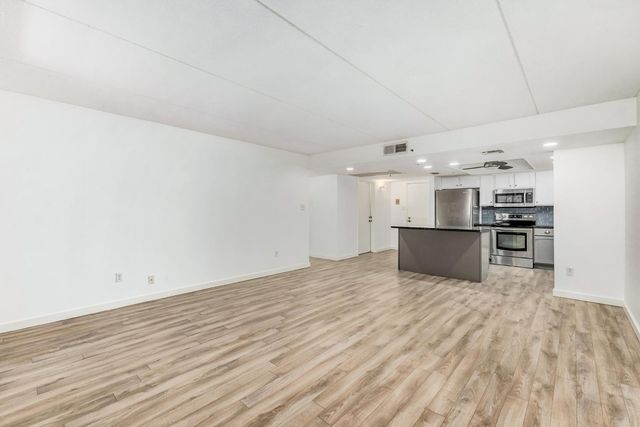 7950 E Camelback Road 305, Scottsdale, AZ 85251