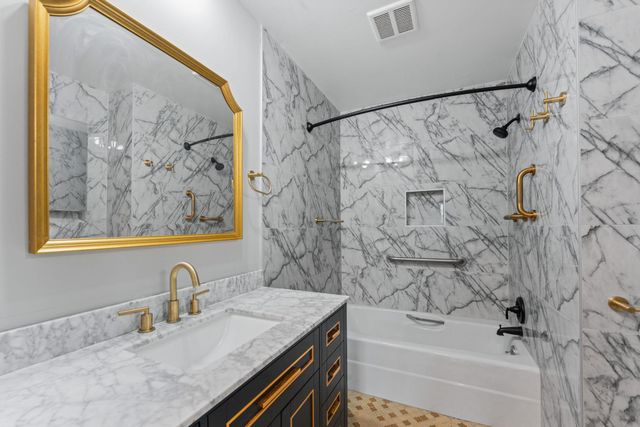 2700 Oxford Street N 101, Roseville, MN 55113