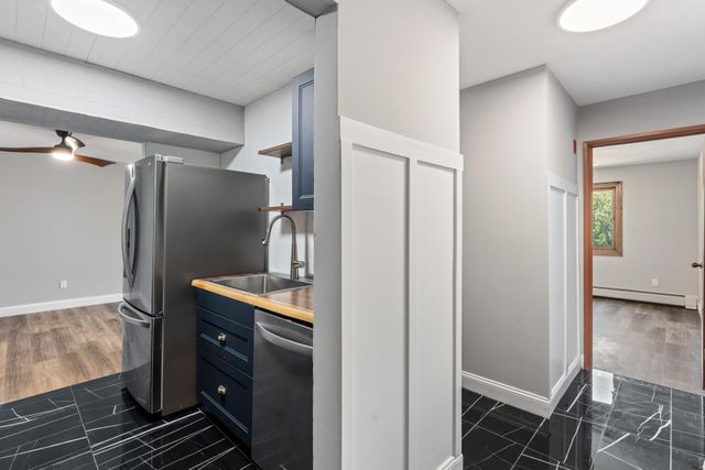 2700 Oxford Street N 101, Roseville, MN 55113