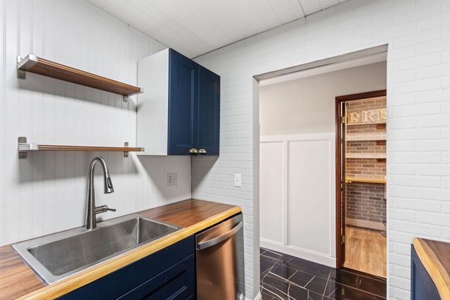 2700 Oxford Street N 101, Roseville, MN 55113