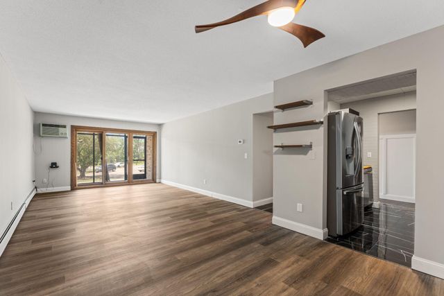 2700 Oxford Street N 101, Roseville, MN 55113