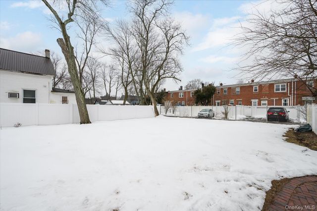 34 S Front Street, Farmingdale, NY 11735