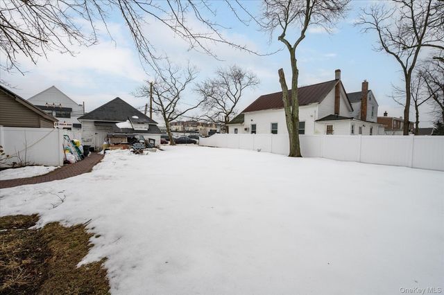 34 S Front Street, Farmingdale, NY 11735