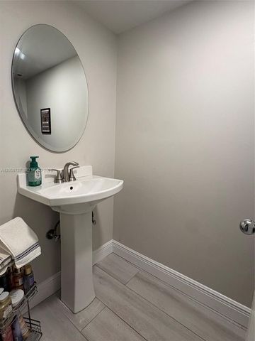 7620 Carlyle Ave 502, Miami Beach, FL 33141