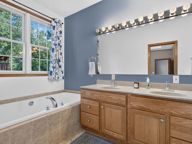 878 W Kennedy Road, Braidwood, IL 60408