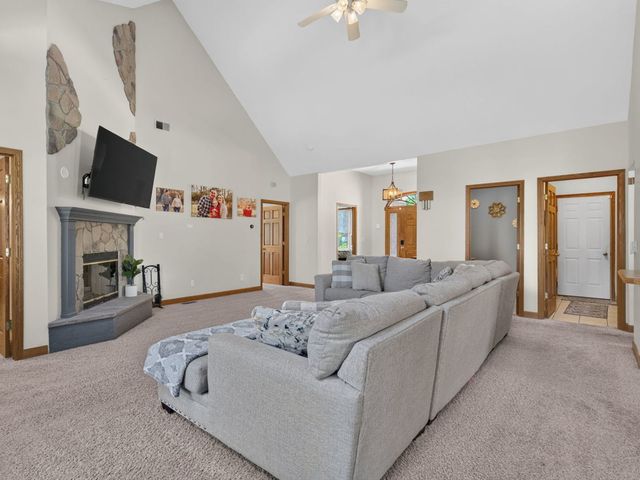 878 W Kennedy Road, Braidwood, IL 60408