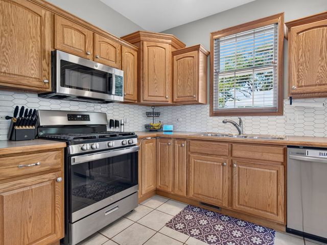 878 W Kennedy Road, Braidwood, IL 60408