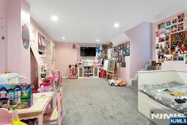 694 Center Street House, Ridgefield, NJ 07657