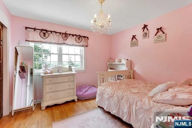 694 Center Street House, Ridgefield, NJ 07657
