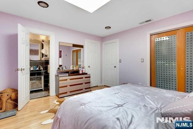 694 Center Street House, Ridgefield, NJ 07657