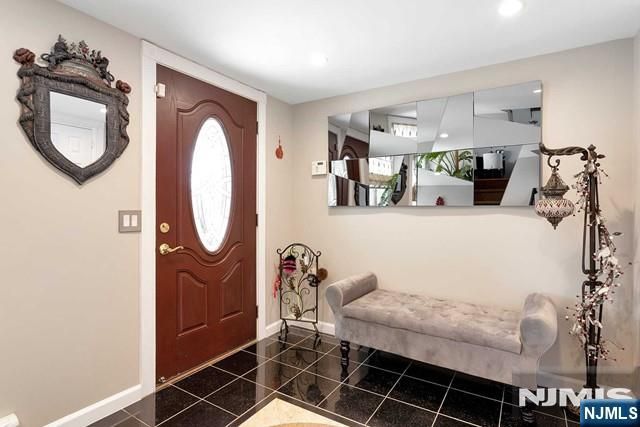 694 Center Street House, Ridgefield, NJ 07657