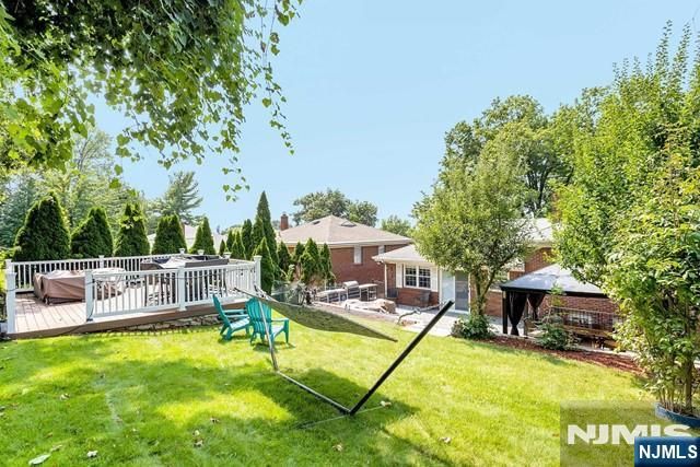 694 Center Street House, Ridgefield, NJ 07657