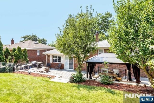 694 Center Street House, Ridgefield, NJ 07657
