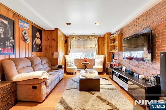 694 Center Street House, Ridgefield, NJ 07657