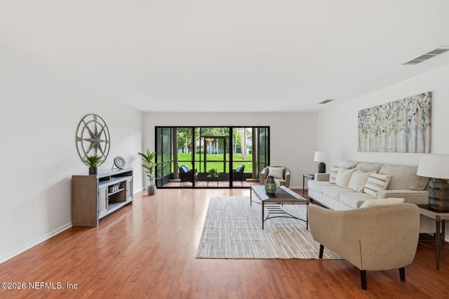 7910 LOS ROBLES Court, Jacksonville, FL 32256