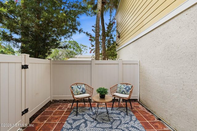 7910 LOS ROBLES Court, Jacksonville, FL 32256