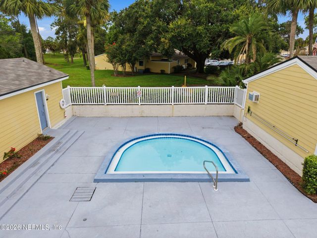 7910 LOS ROBLES Court, Jacksonville, FL 32256