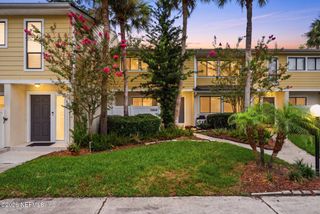 7910 LOS ROBLES Court, Jacksonville, FL 32256