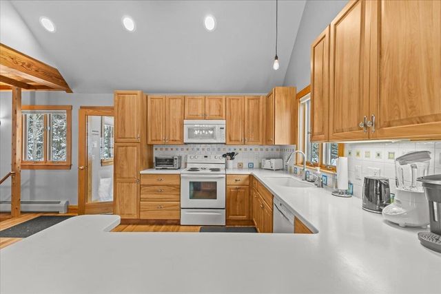 187 Lower Moulton Lane, Stowe, VT 05672