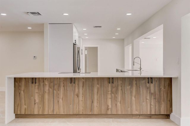 5591 NE 29th Avenue, Fort Lauderdale, FL 33308