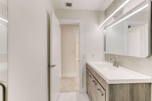 5591 NE 29th Avenue, Fort Lauderdale, FL 33308