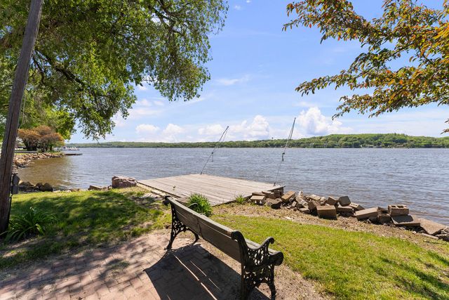 1401 Canal Shore Drive, Leclaire, IA 52753