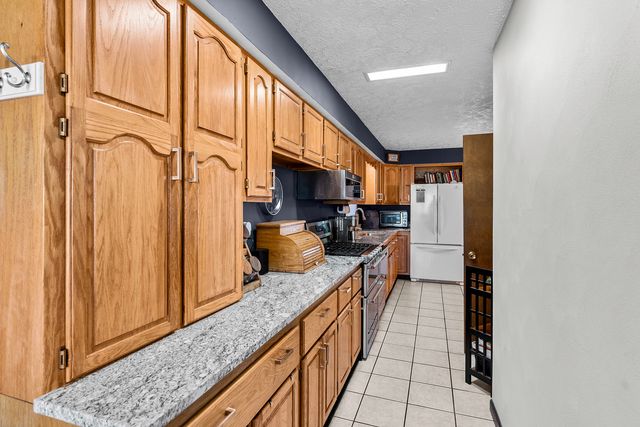 1401 Canal Shore Drive, Leclaire, IA 52753