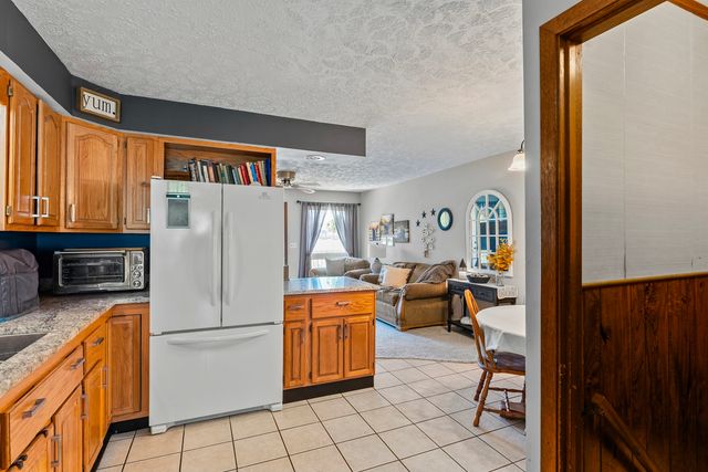 1401 Canal Shore Drive, Leclaire, IA 52753