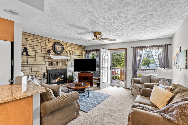 1401 Canal Shore Drive, Leclaire, IA 52753