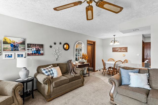 1401 Canal Shore Drive, Leclaire, IA 52753
