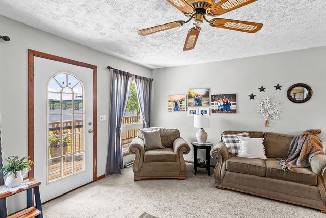 1401 Canal Shore Drive, Leclaire, IA 52753