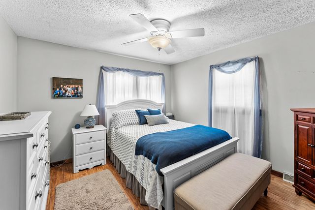 1401 Canal Shore Drive, Leclaire, IA 52753